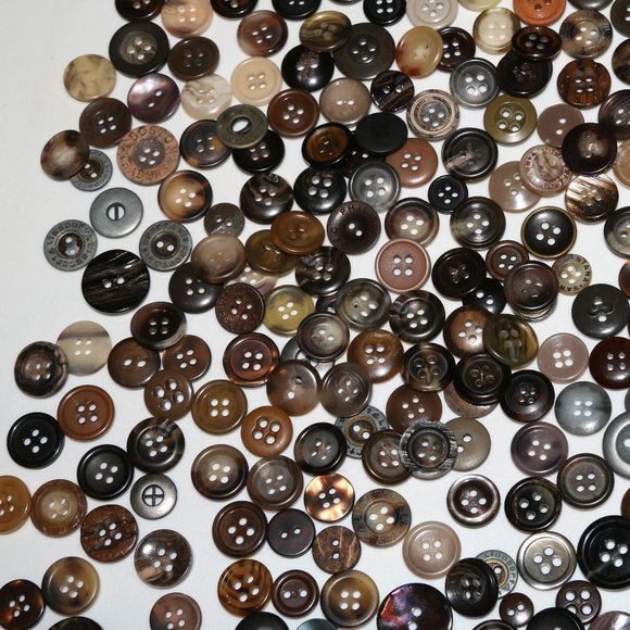 Variety estate bulk buttons lot, some vintage oyster shell / marbled look 323pcs - Picture 3 of 10